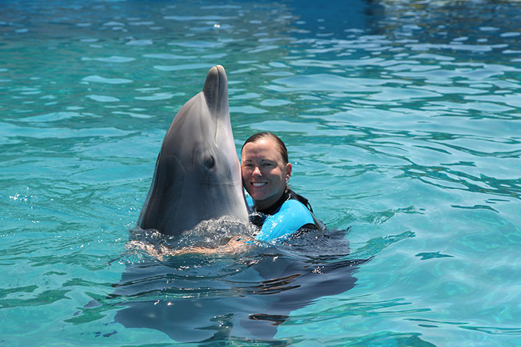 Holley Muraco with dolphin